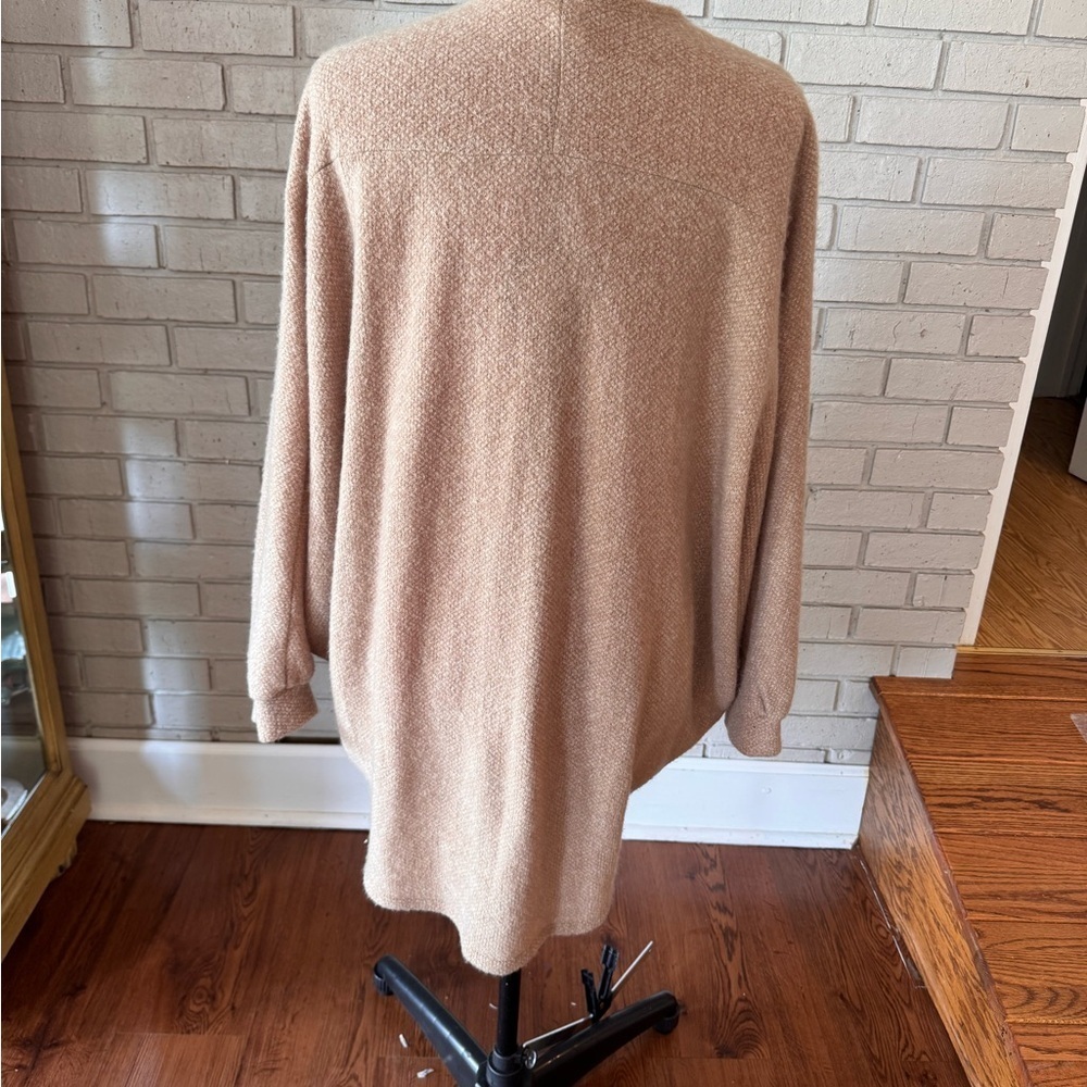 Elegant Tan Women's Sweater size Large excellent condition - Picture 2 of 5